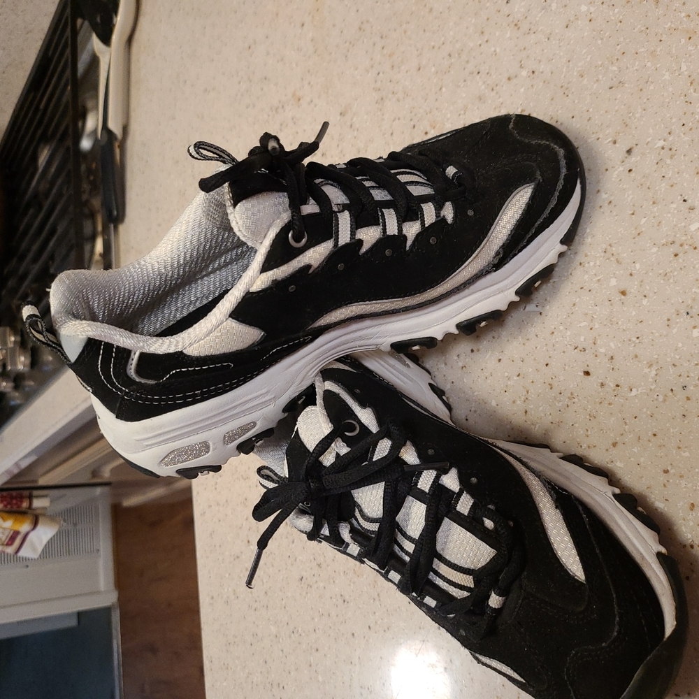 Sketchers D'Lites Sport sneakers women's size 7.